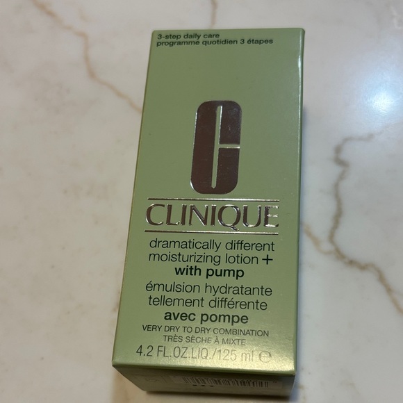 Clinique Other - Clinique Dramatically Different Moisturizing Lotion+ 4.2 oz / 125ml NWT Hydratin